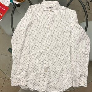 Express
Extra slim fit button down dress shirt
polka dot pattern
Size medium